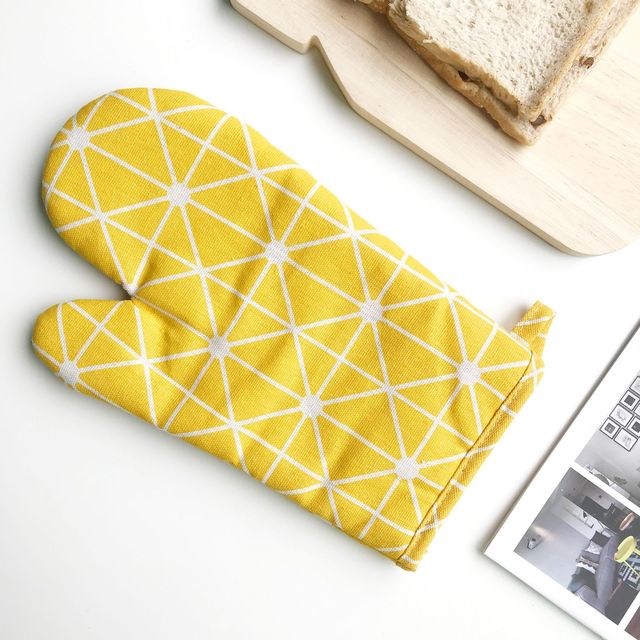Insulated Kitchen Gloves for Oven and Steamer Use