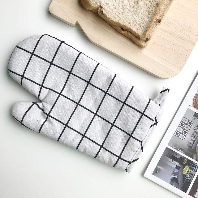 Insulated Kitchen Gloves for Oven and Steamer Use
