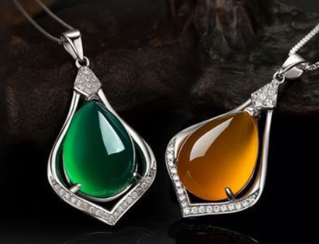 925 Sterling Silver Necklace with Classic Chalcedony Pendant