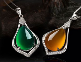925 Sterling Silver Necklace with Classic Chalcedony Pendant