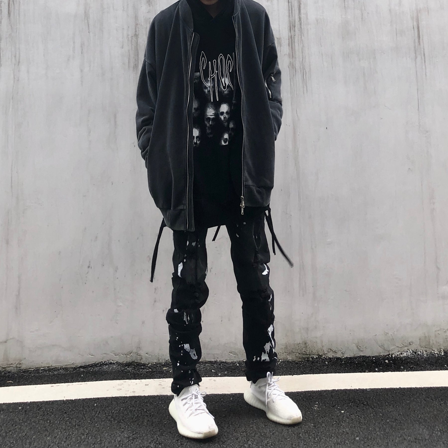 Trendy Men's Distressed Jeans with Paint Splatter Design