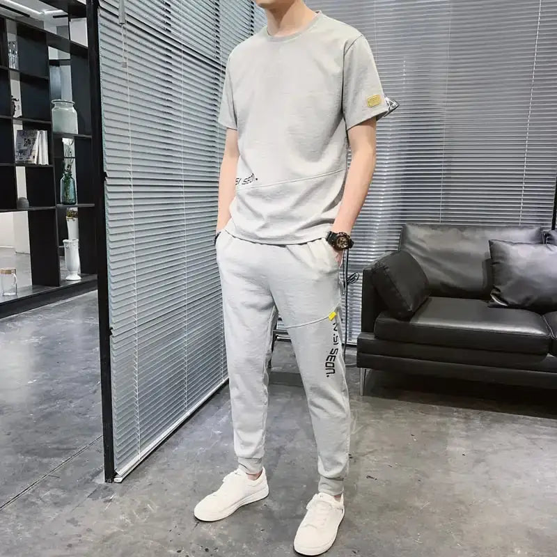 Handsome Ice Silk Men's Short-sleeved Sports T-shirt