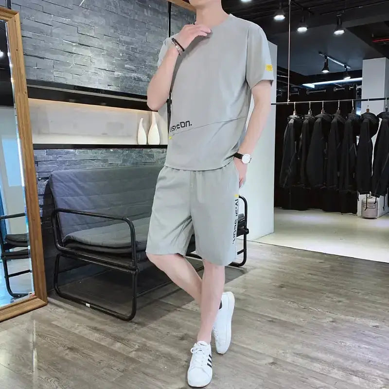 Handsome Ice Silk Men's Short-sleeved Sports T-shirt