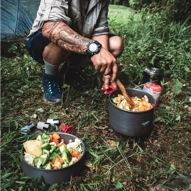 Black aluminum camping pot with ’alde’ branding on the side